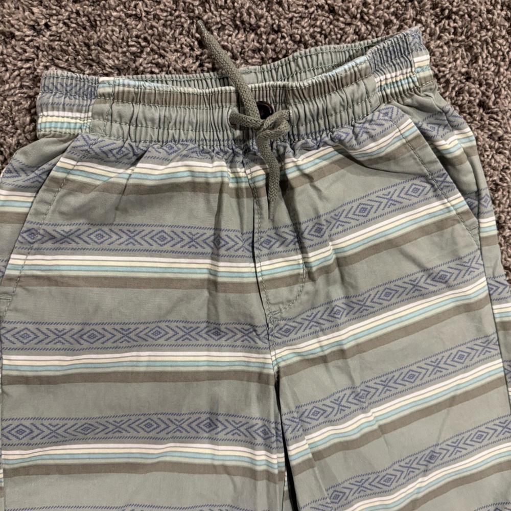 Boys OshKosh B'gosh Green and Blue Patterned Shorts, size 8 - Picture 4 of 9